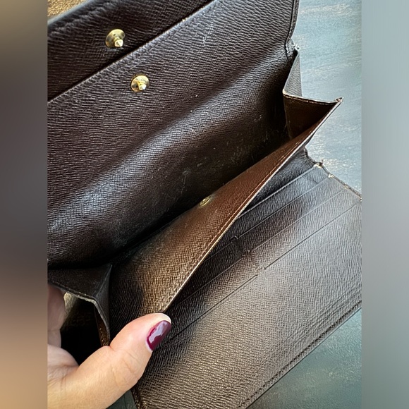 LV Damier Ebene Wallet - Picture 3 of 9